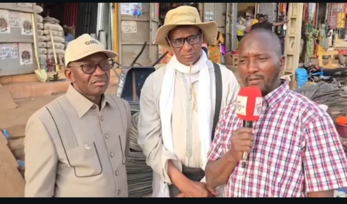Le vice President de l'ADED colonel Sitapha Konde et le President de la chambre du commerce de Dabola